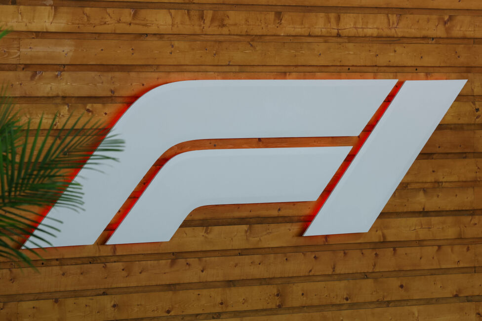 Im Streit um "unangemessene Sprache" im Motorsport ist der Automobil-Weltverband FIA den Aktiven nach anhaltender Kritik