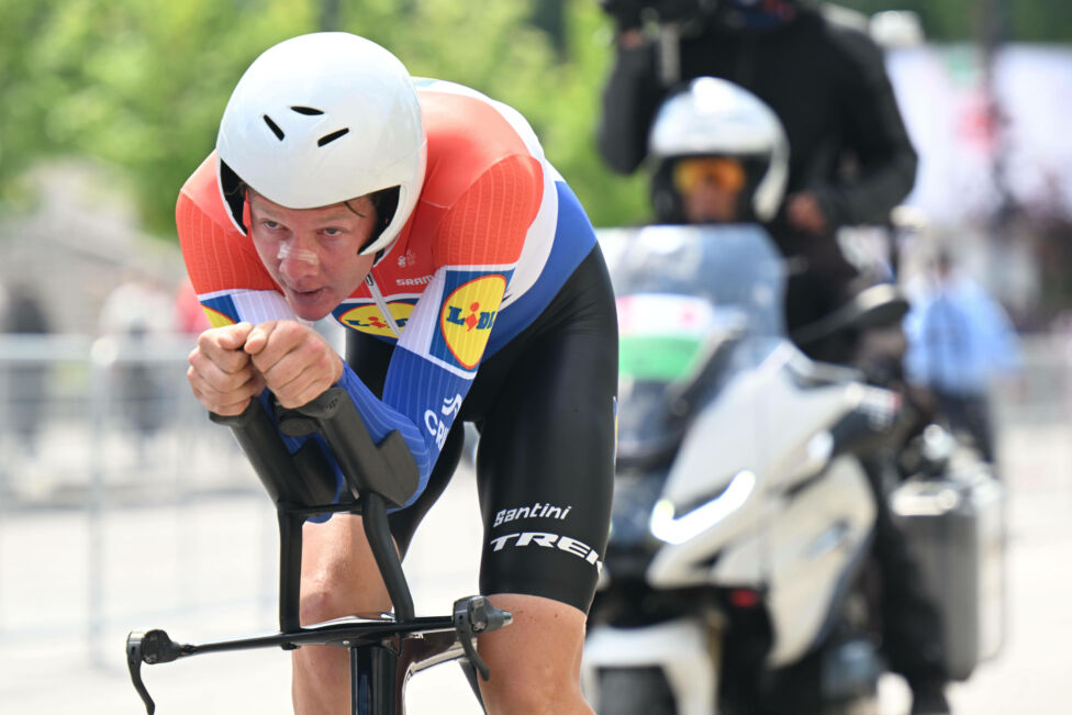 Der Niederländer Daan Hoole hat am Dienstag beim Giro d'Italia der Radprofis unerwartet das Einzelzeitfahren von Lucca n