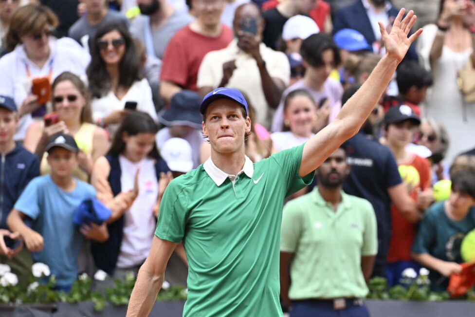 Jannik Sinner läuft bei den French Open warm und ist mit einer Machtdemonstration ins Achtelfinale eingezogen