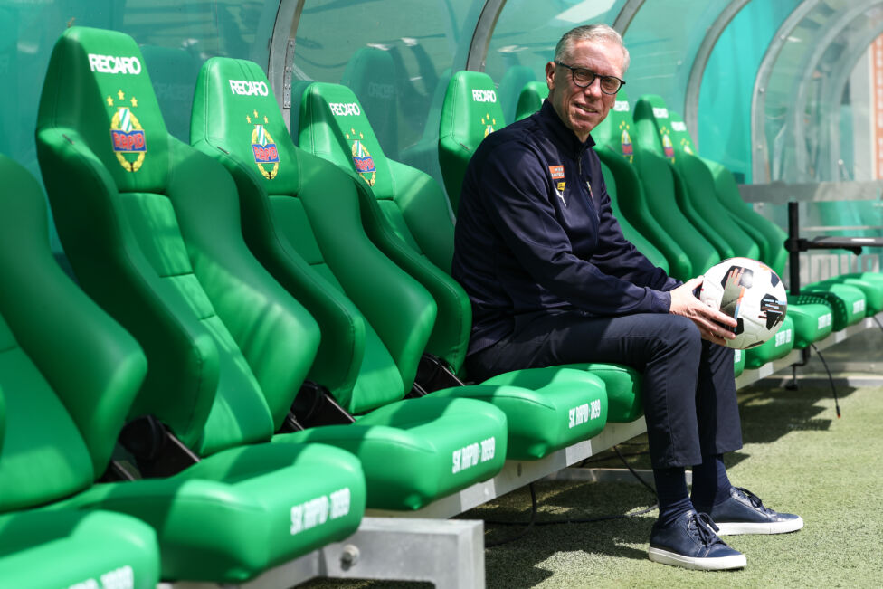 Der neue Rapid-Trainer Peter Stöger spricht im exklusiven Sky-Interview über seine neue Aufgabe und vieles mehr