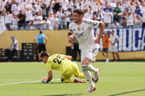 Real Madrid ist in den USA trotz langer Unterzahl der erste Erfolg bei der Klub-WM gelungen
