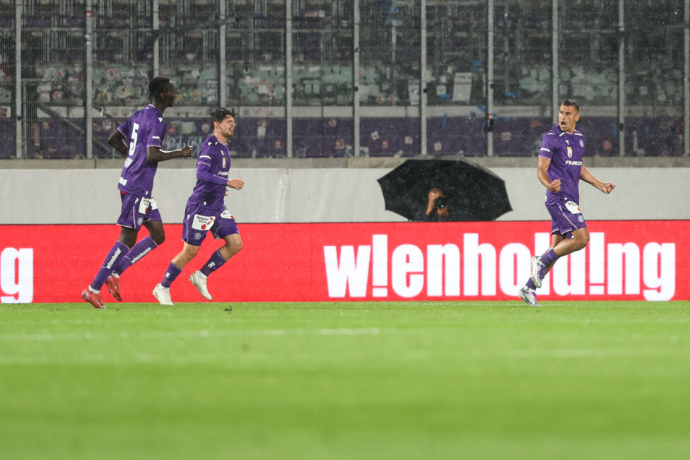 Die Wiener Austria hat in der 2. Runde der Conference-League-Qualifikation einen deutlichen Sieg im Hinspiel gegen den F