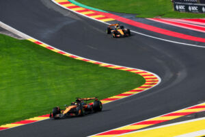McLaren-Pilot Oscar Piastri hat den Großen Preis von Belgien in der Formel 1 nach einer mehr als einstündigen Regenversc