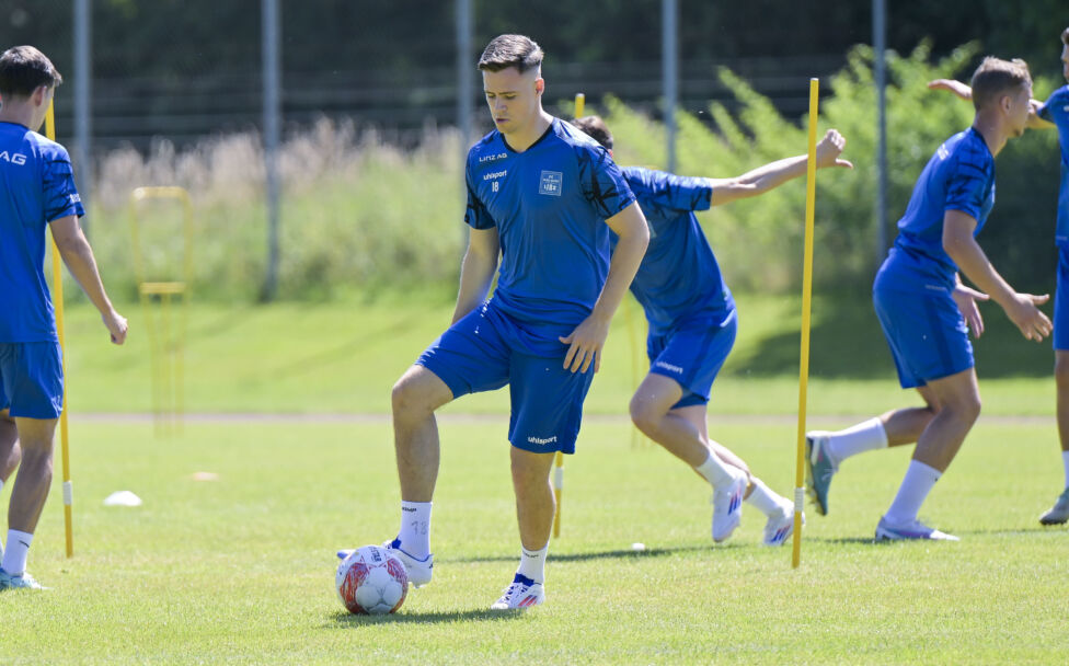 Der FC Blau-Weiß Linz gibt den Abgang von Stürmer Stefan Feiertag bekannt. Der 23-Jährige stand seit Sommer 2023 bei den