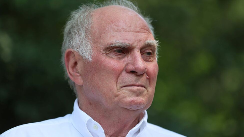 Bericht: Bayern-Ehrenpräsident Hoeneß in Krankenhaus gebracht