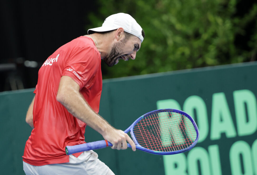 Mit einem überraschenden Dreisatzsieg hat Jurij Rodionov das ersatzgeschwächte österreichische Davis-Cup-Team beim Lände
