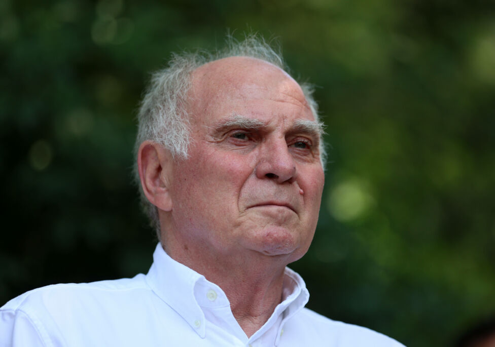 Nicolas Jackson wechselte am Deadline Day leihweise zu Bayern - Patron Uli Hoeneß gab nun die Konditionen für die Kaufpf