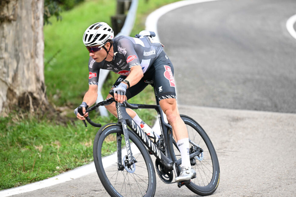Der Belgier Jasper Philipsen hat am Freitag im Massensprint die 19. Etappe der Vuelta über 162 km von Rueda nach Guijuel
