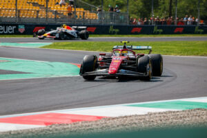 Hamilton vor Leclerc: Ferrari zeigt im ersten Monza-Training auf