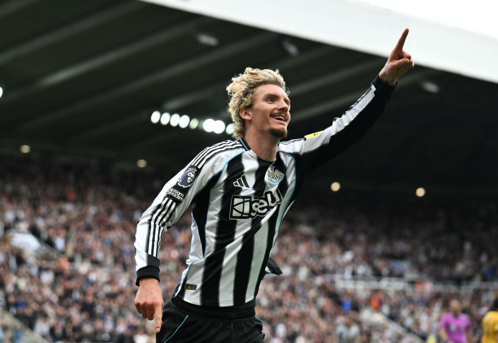 Nick Woltemade beim Jubeln im Newcastle Trikot