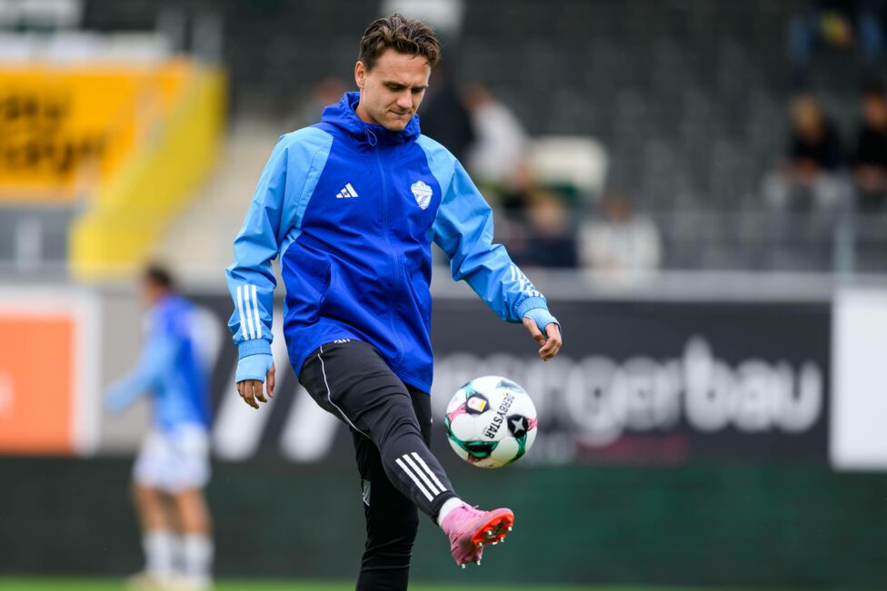Hartbergs Lukas Fridrikas beim aufwärmen
