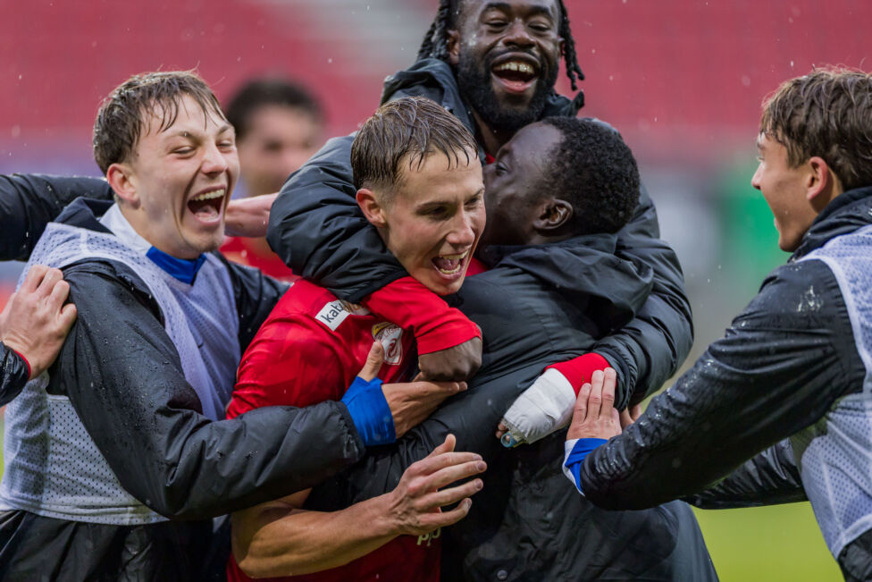 Das Schlagerspiel zum Abschluss der neunten Runde der ADMIRAL 2. Liga hat Tabellenführer SKN St. Pölten für sich entschi