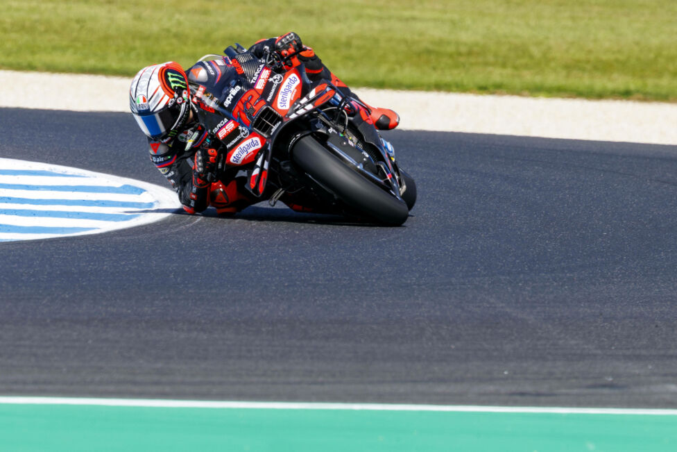 Marco Bezzecchi hat den MotoGP-Sprint auf der Küstenrennstrecke von Phillip Island in Australien für sich entschieden