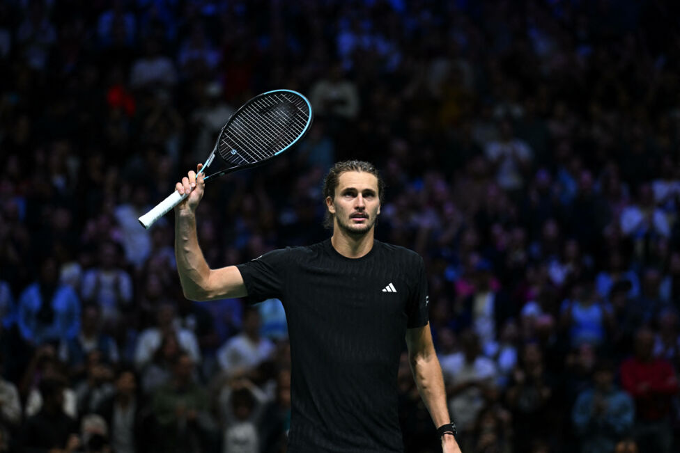 Alexander Zverev hat auf seiner Mission Titelverteidigung in Paris souverän die nächste Hürde genommen.