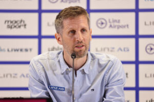 Blau-Weiß Linz hat auf den anhaltenden Negativlauf reagiert und Cheftrainer Mitja Mörec von seinen Aufgaben entbunden. A