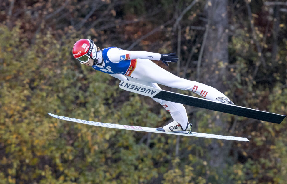 Lisa Eder ist beim Weltcup-Auftakt der Skispringerinnen im ersten Einzelbewerb von Lillehammer auf dem Podest gelandet