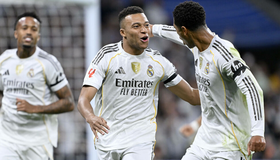 Spaniens Fußball-Tabellenführer Real Madrid hat beim 4:0-Kantersieg gegen Valencia den zehnten Sieg im elften Spiel geho