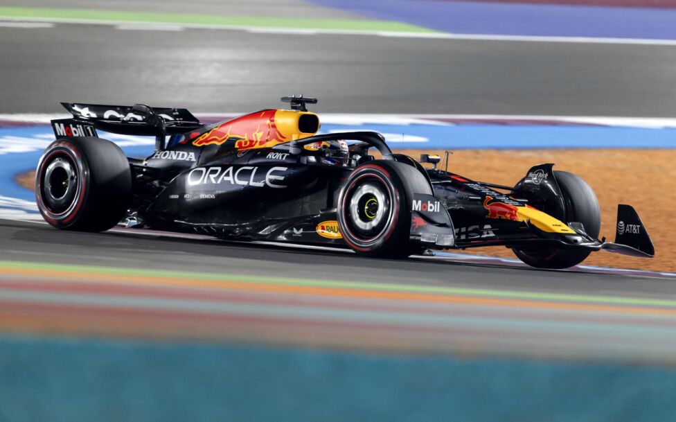 Mit einem erfolgreichen Strategie-Poker und dem Sieg beim Großen Preis von Katar hat Max Verstappen die Entscheidung im 