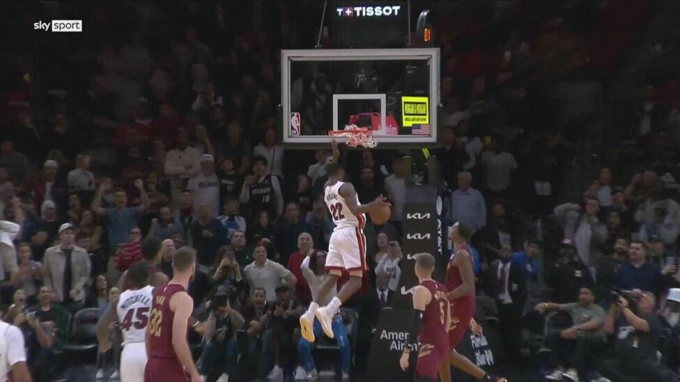 VIDEO: 0,4 Sekunden vor Ende! Irrer Buzzer Beater in der NBA