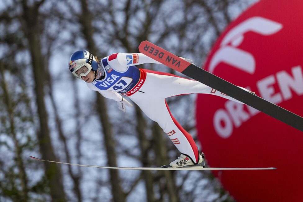 Skisprung-Weltcuptitelverteidiger Daniel Tschofenig ist in Wisla im zweiten Durchgang vom Podest gefallen