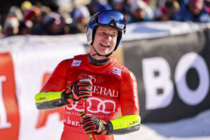 Der Schweizer Ski-Star Marco Odermatt (Bild) hat den Super-G in Kitzbühel für sich entschieden