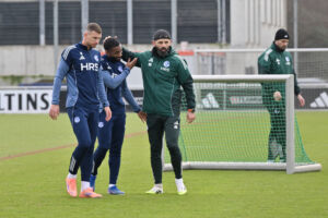 Nach Dzeko-Transfer: Schalke gibt Stürmer ab