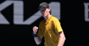 Titelverteidiger Jannik Sinner (Bild) hat bei den Australian Open der großen Hitze getrotzt und sich ungeachtet heftiger