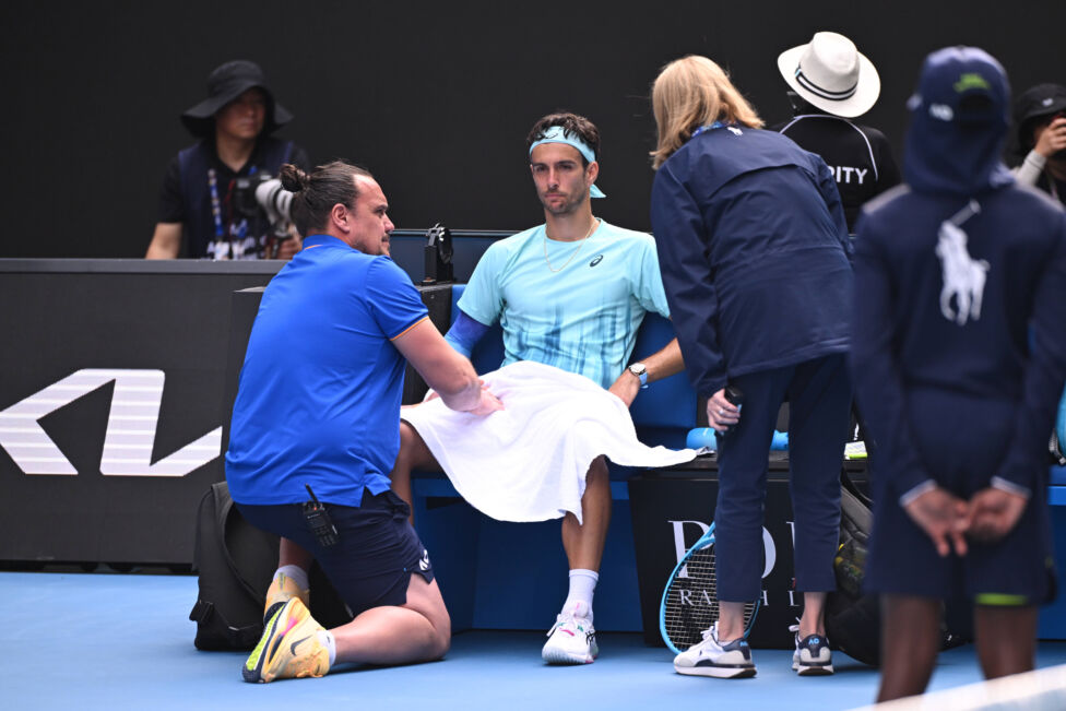 Musetti muss aufgeben - Djokovic glücklich im Halbfinale