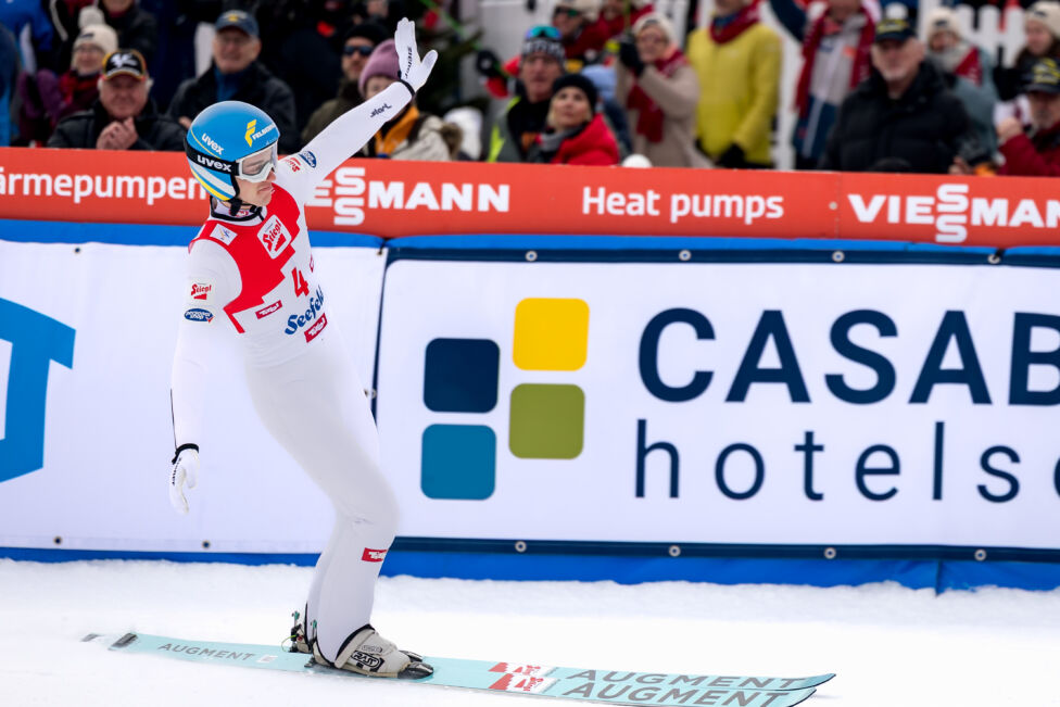 Der Salzburger Stefan Rettenegger hat den Sieg beim Weltcup-Triple der Nordischen Kombinierer knapp verpasst