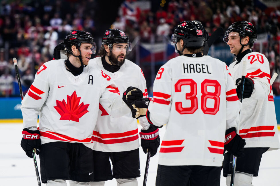 Mitfavorit Kanada ist mit einem lockeren Sieg in das Eishockey-Turnier bei den Olympischen Winterspielen gestartet.