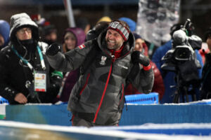 Österreichs Cheftrainer Andreas Widhölzl hat seine Skispringer wie vor vier Jahren in Peking zu Olympia-Gold im Nationen