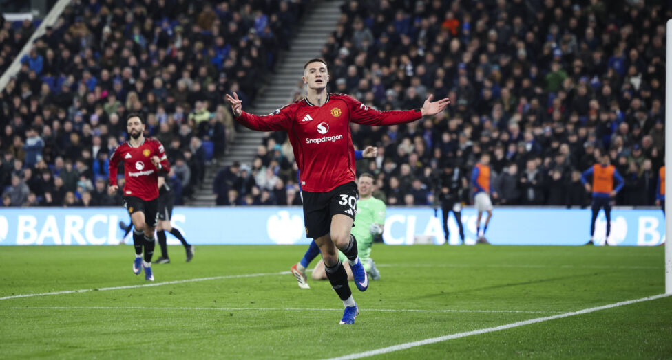 Manchester United hat einen knappen Auswärtssieg beim FC Everton gefeiert und damit einen wichtigen Erfolg im Rennen um 