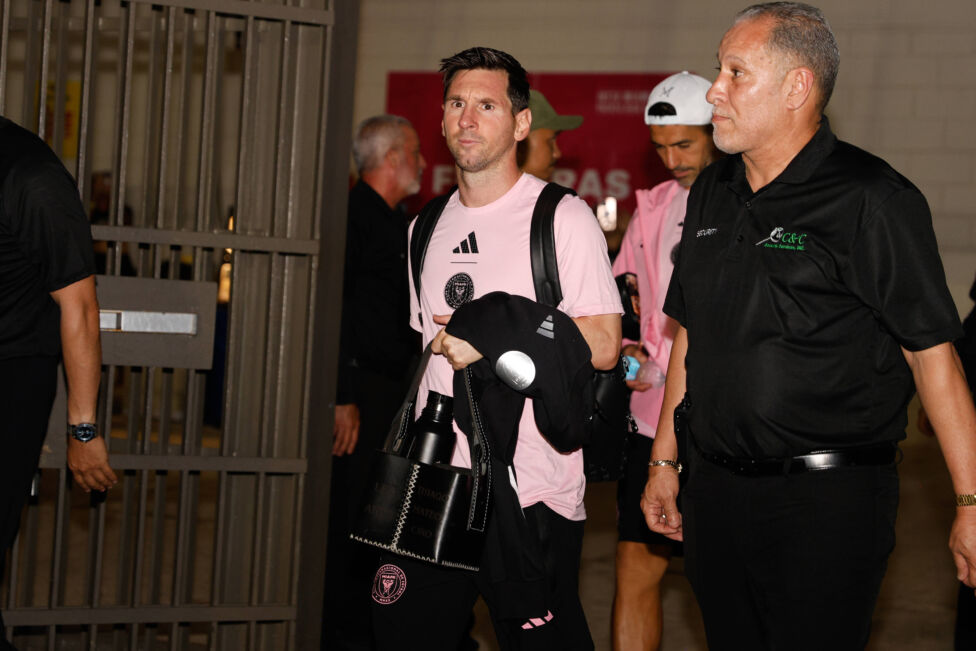 Messi zu Boden gerissen: Turbulente Szenen in Puerto Rico