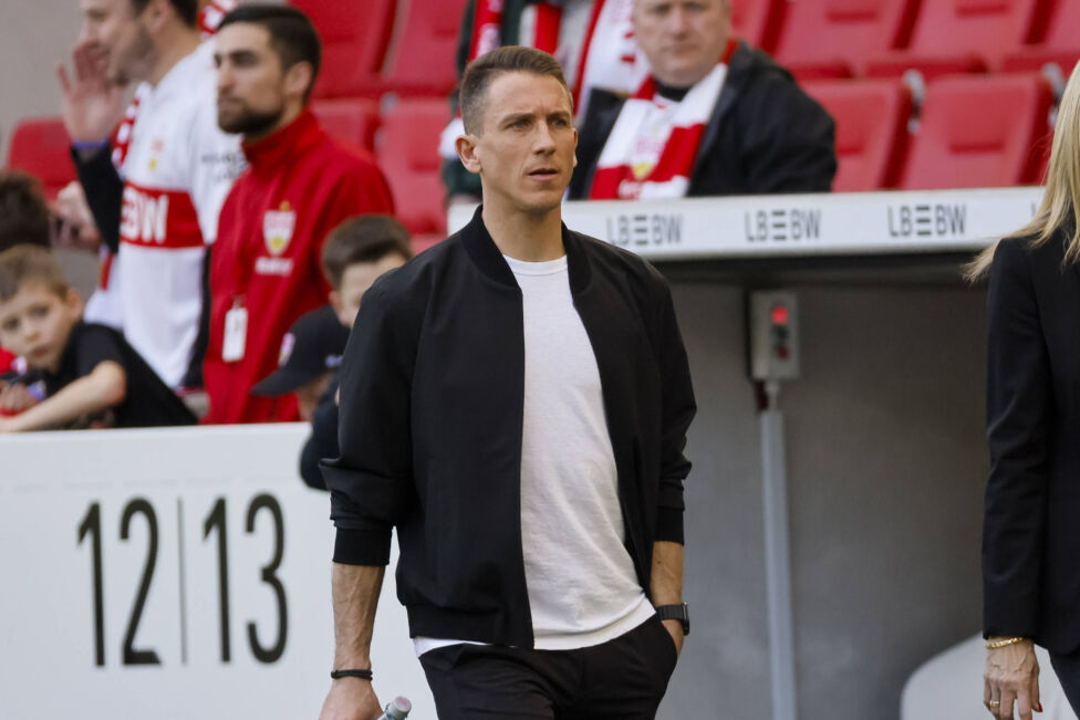 Trotz der sportlich prekären Lage wird Daniel Bauer laut Sky-Infos vorerst Trainer beim VfL Wolfsburg bleiben.