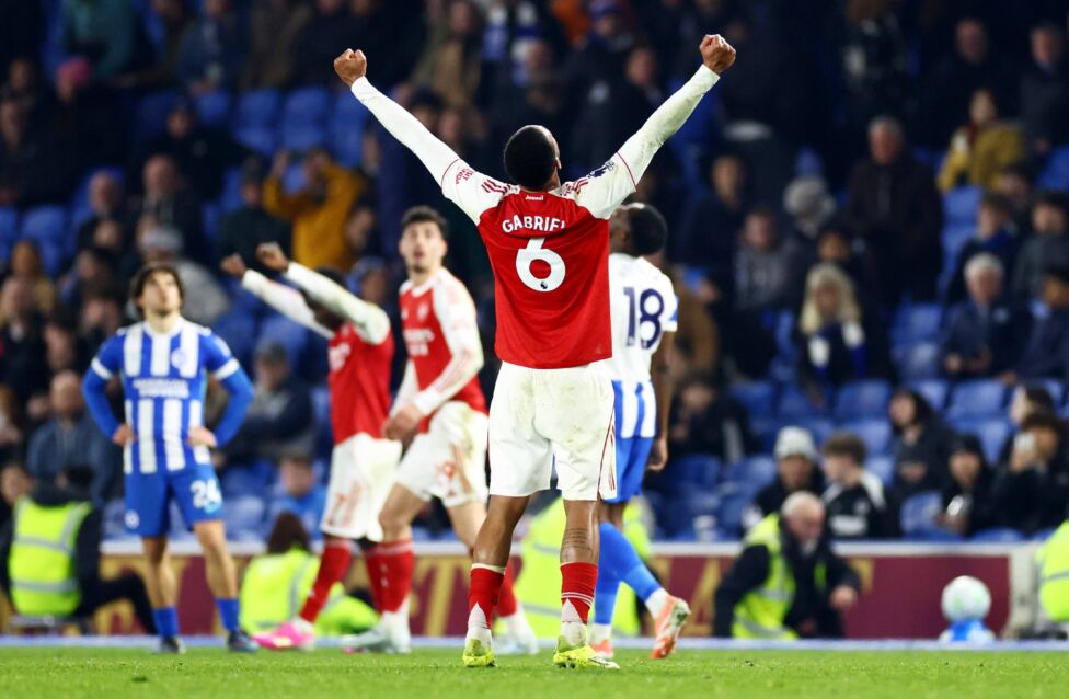 Spitzenreiter Arsenal hat in der englischen Premier League den Vorsprung auf den ersten Verfolger Manchester City ausgeb