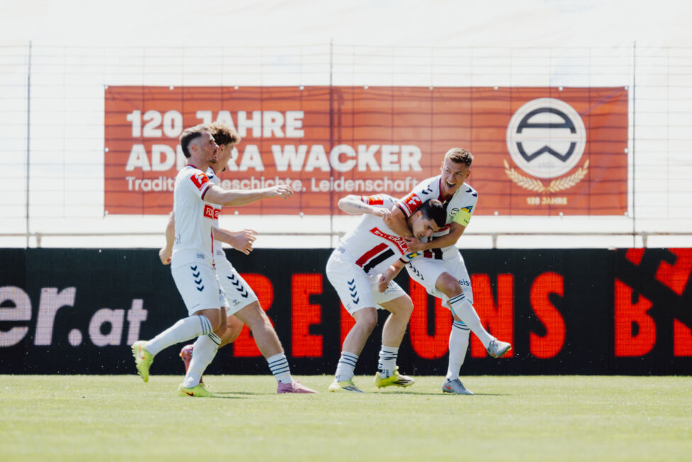 Die Admira hat in der ADMIRAL 2. Liga ihren Platz im Titelrennen dank eines Last-Minute-Sieges gewahrt