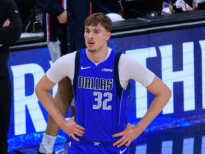 Mavs-Teenager Flagg bester Neuling der Saison