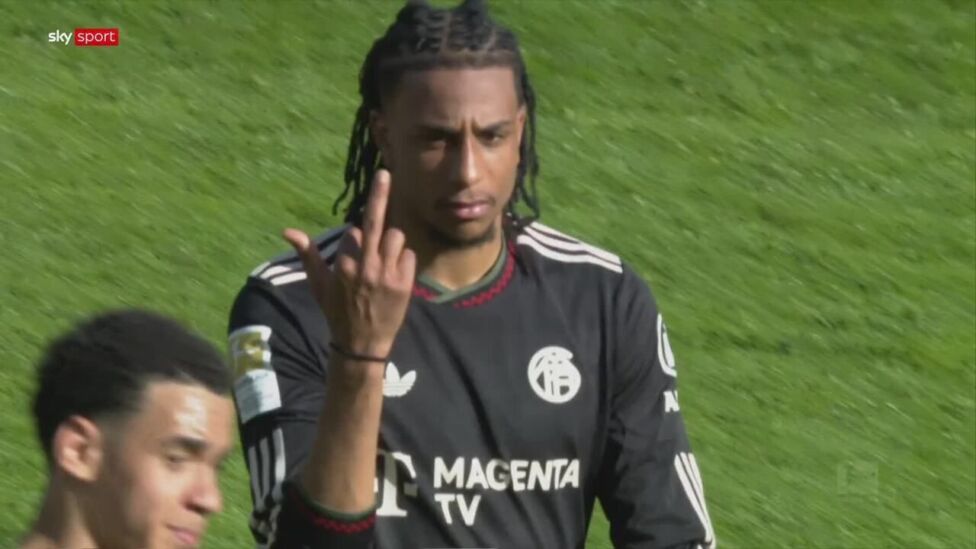 Kein Bock auf Selfie? Olise zeigt Mittelfinger