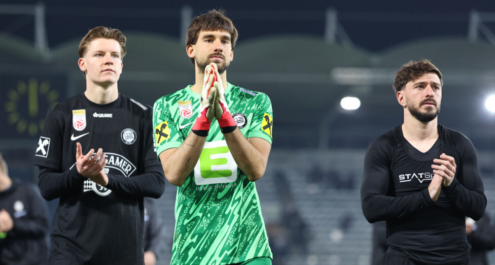 Torhüter Matteo Bignetti (Bild, mitte) steht laut Sky-Informationen vor einem Abschied von Sturm Graz
