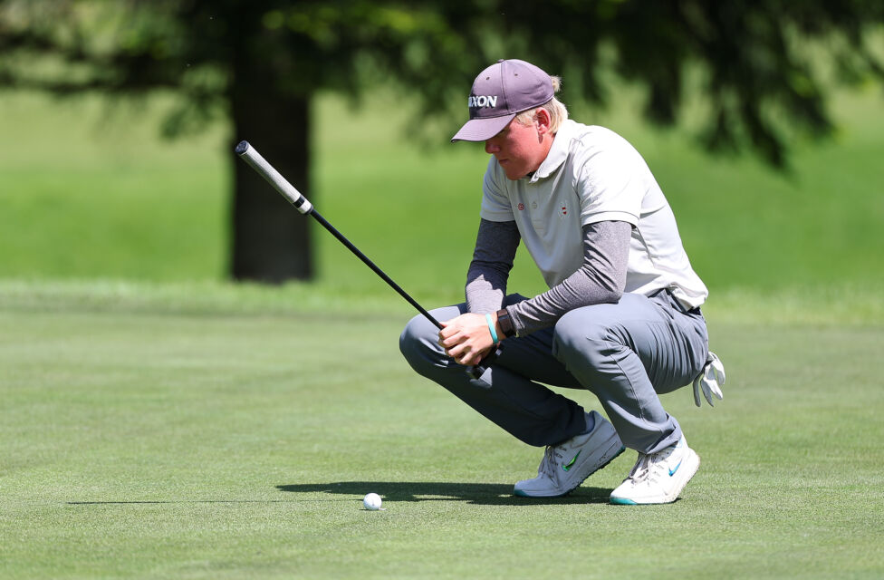 Waren am Pfingstmontag am Golfplatz Kitzbühel-Schwarzsee-Reith die letzten Aufbauarbeiten für die Austrian Alpine Open n