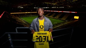 er Wechsel von Salzburg-Verteidiger Joane Gadou (Bild) zu Borussia Dortmund ist perfekt