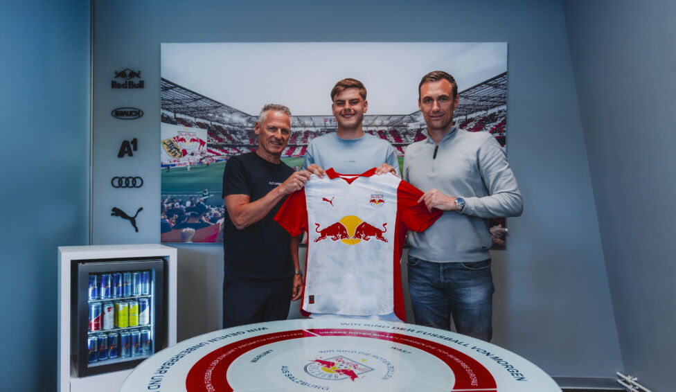 Der 16-jährige Filip Aleksic hat ein neues Arbeitspapier beim FC Red Bull Salzburg unterschrieben