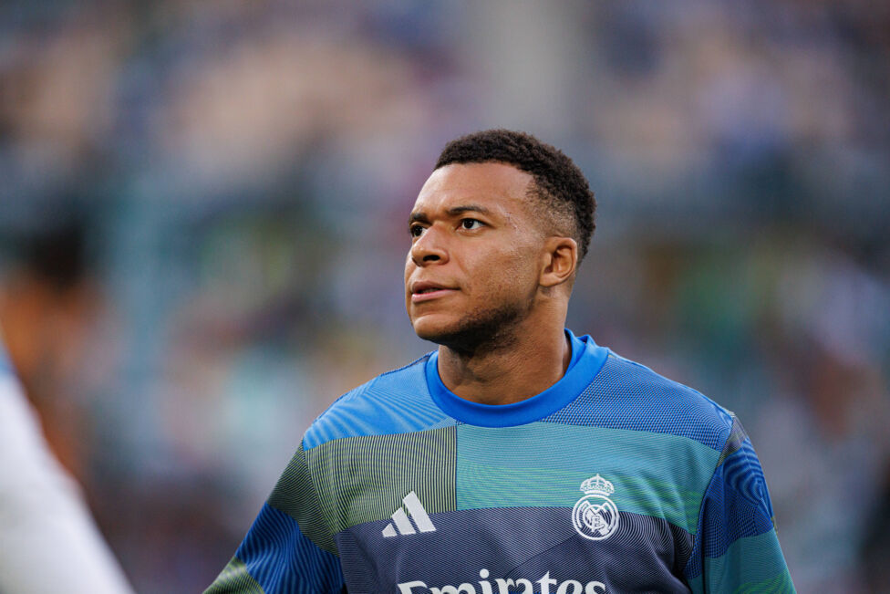 Ohne Superstar Kylian Mbappé muss Real Madrid im Clásico des spanischen Fußballs bei Spitzenreiter FC Barcelona um seine