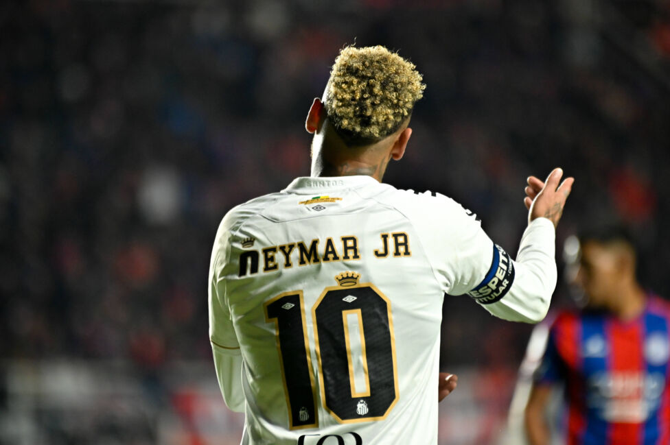 Brasiliens Fußballstar Neymar hat nach einer Ohrfeige gegen seinen 18 Jahre alten Mitspieler Robinho Junior Reue gezeigt