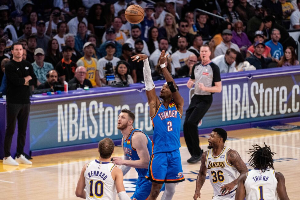 Die Oklahoma City Thunder stürmen in der NBA durch die Playoffs Richtung Titelverteidigung