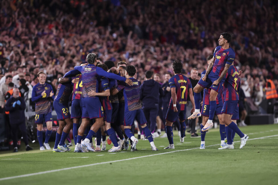 Der FC Barcelona hat sich mit einem Heimsieg im "Clasico" zum spanischen Fußballmeister gekrönt.