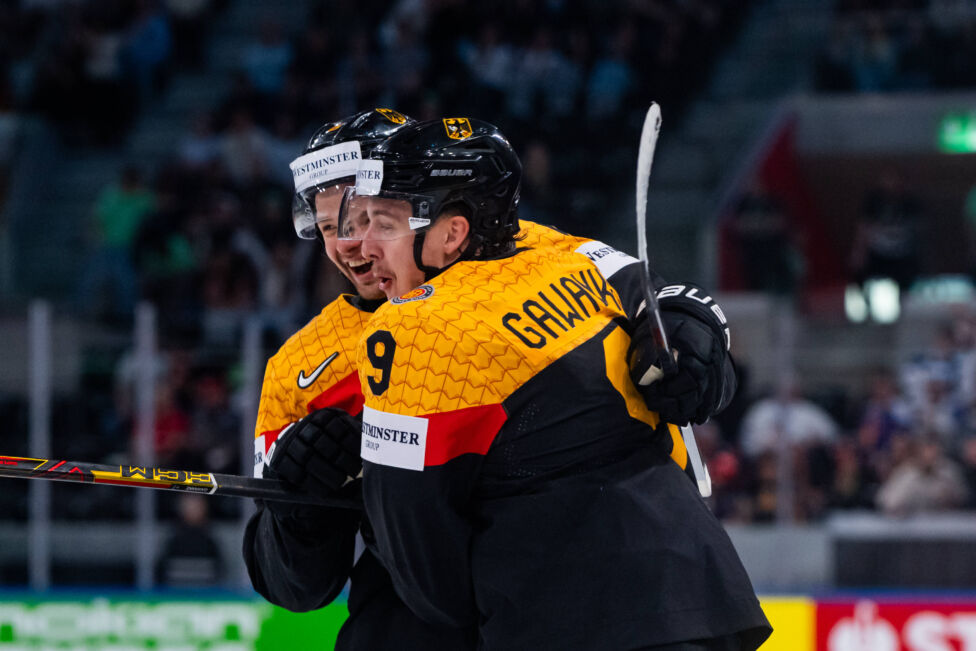 Am Tag vor der Partie gegen Österreich ist Deutschland bei der Eishockey-WM im fünften Spiel zum ersten Sieg gekommen un