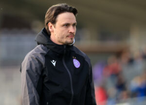 Nach Sky-Informationen soll Maximilian Uhlig, aktuell Coach bei den Young Violets, bei der SV Ried ein Trainerkandidat s