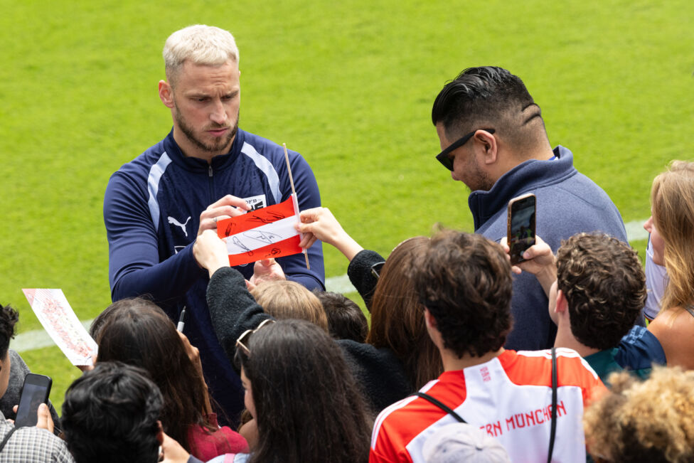 Das erste Training der österreichischen Nationalmannschaft im Harder Stadium von Santa Barbara hat am Freitag für großes