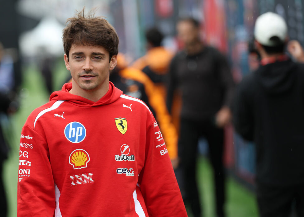 Der Formel-1-Traditionsrennstall Ferrari kann auch in Zukunft auf Charles Leclerc setzen.